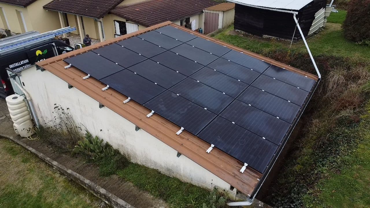 Installation avec extension sur bac acier