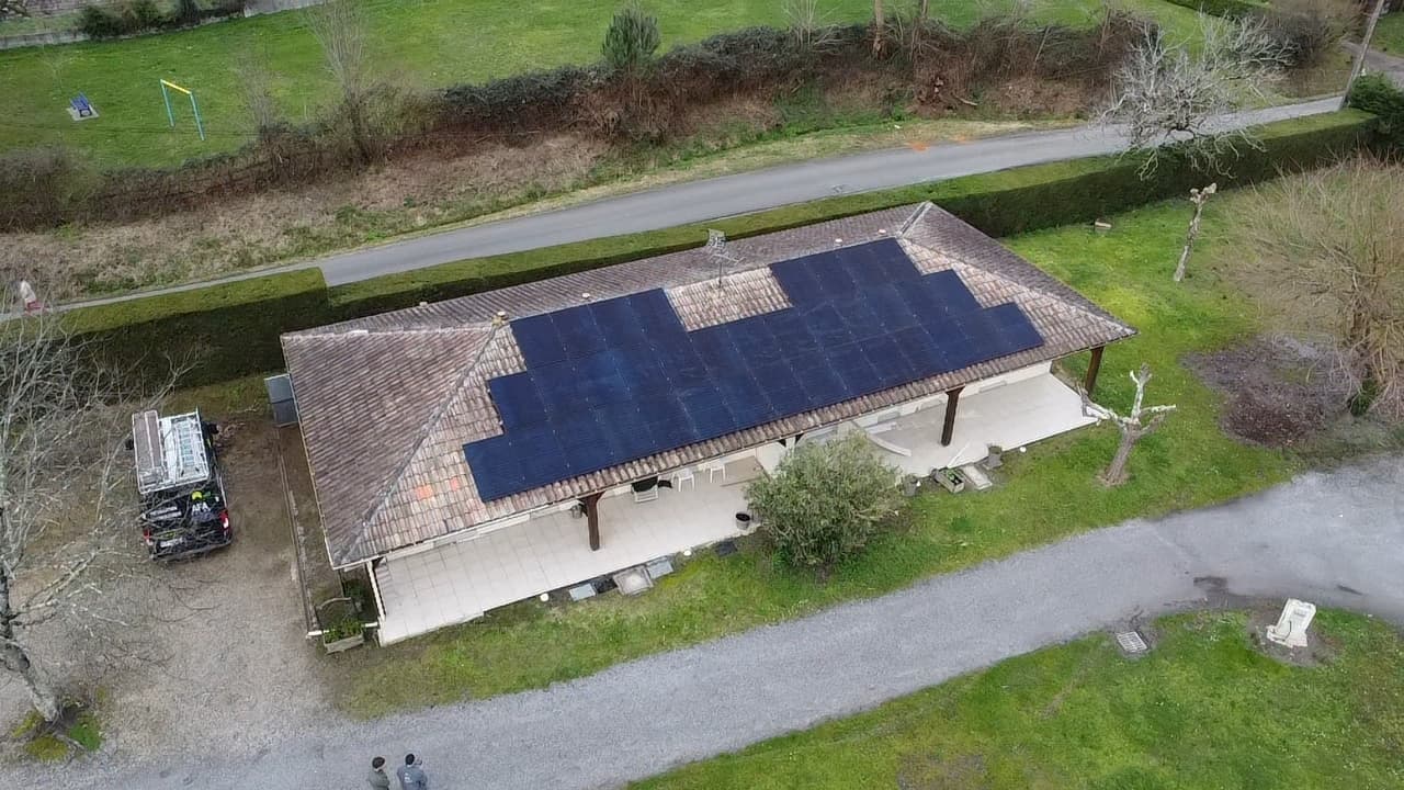 Installation 15.84 kWc en triphasé avec onduleur centralisé